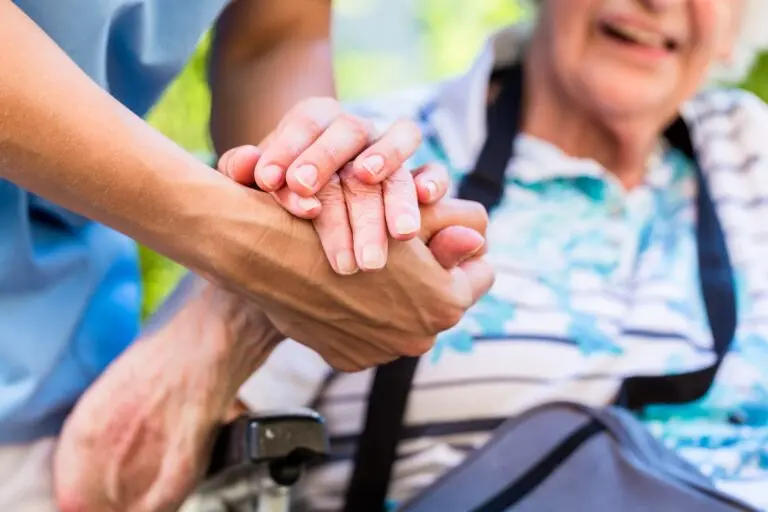 Alzheimer, demans ve parkinson bakımı - bilişsel destek ve güvenli ortam