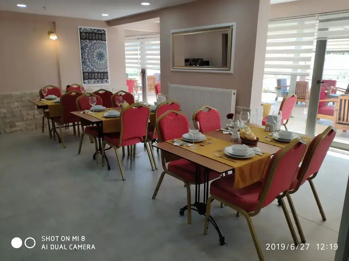 Rendia Huzurevi yemekhane ve yemek salonu